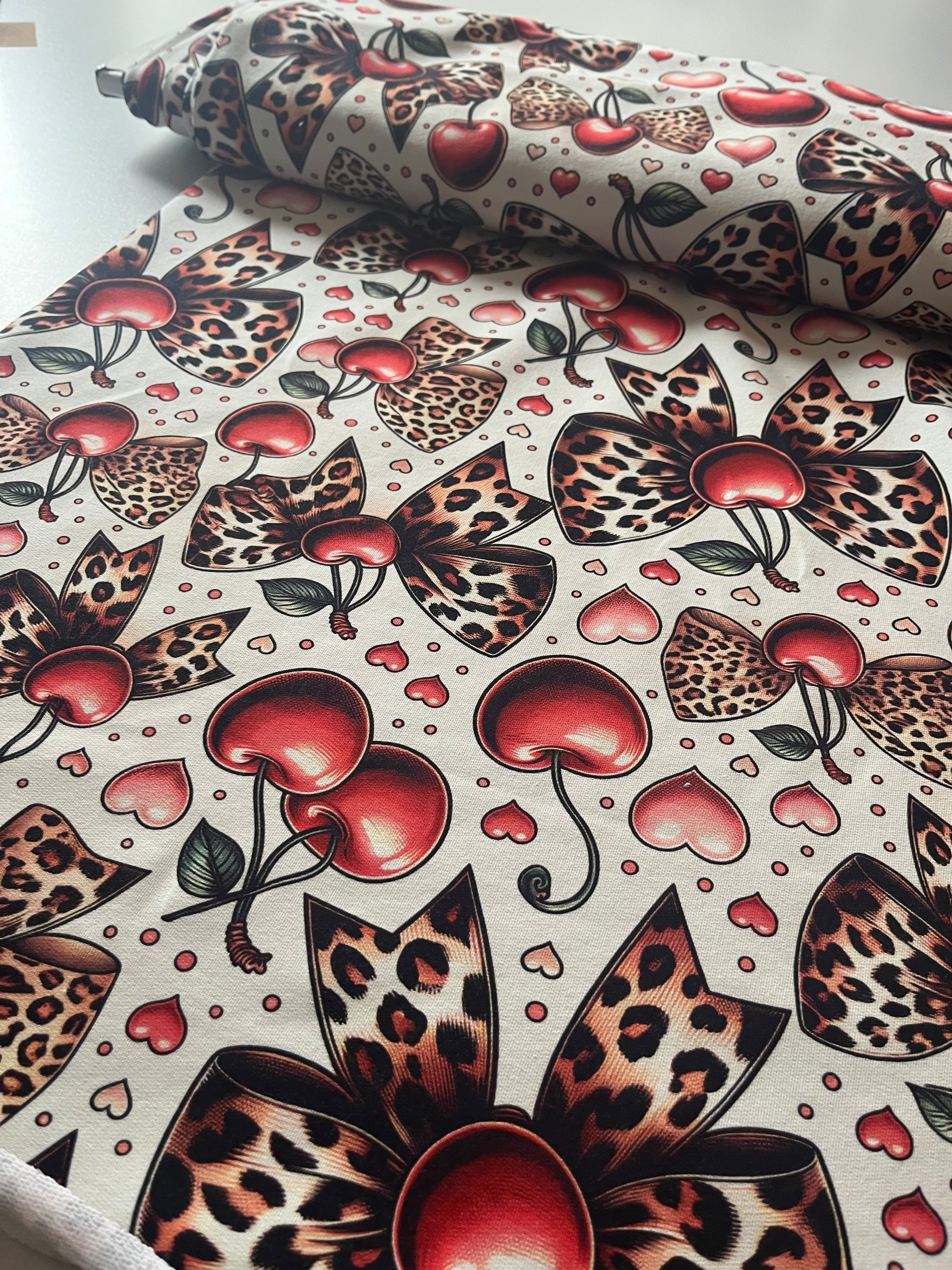 Kirsche French Terry Lagerware